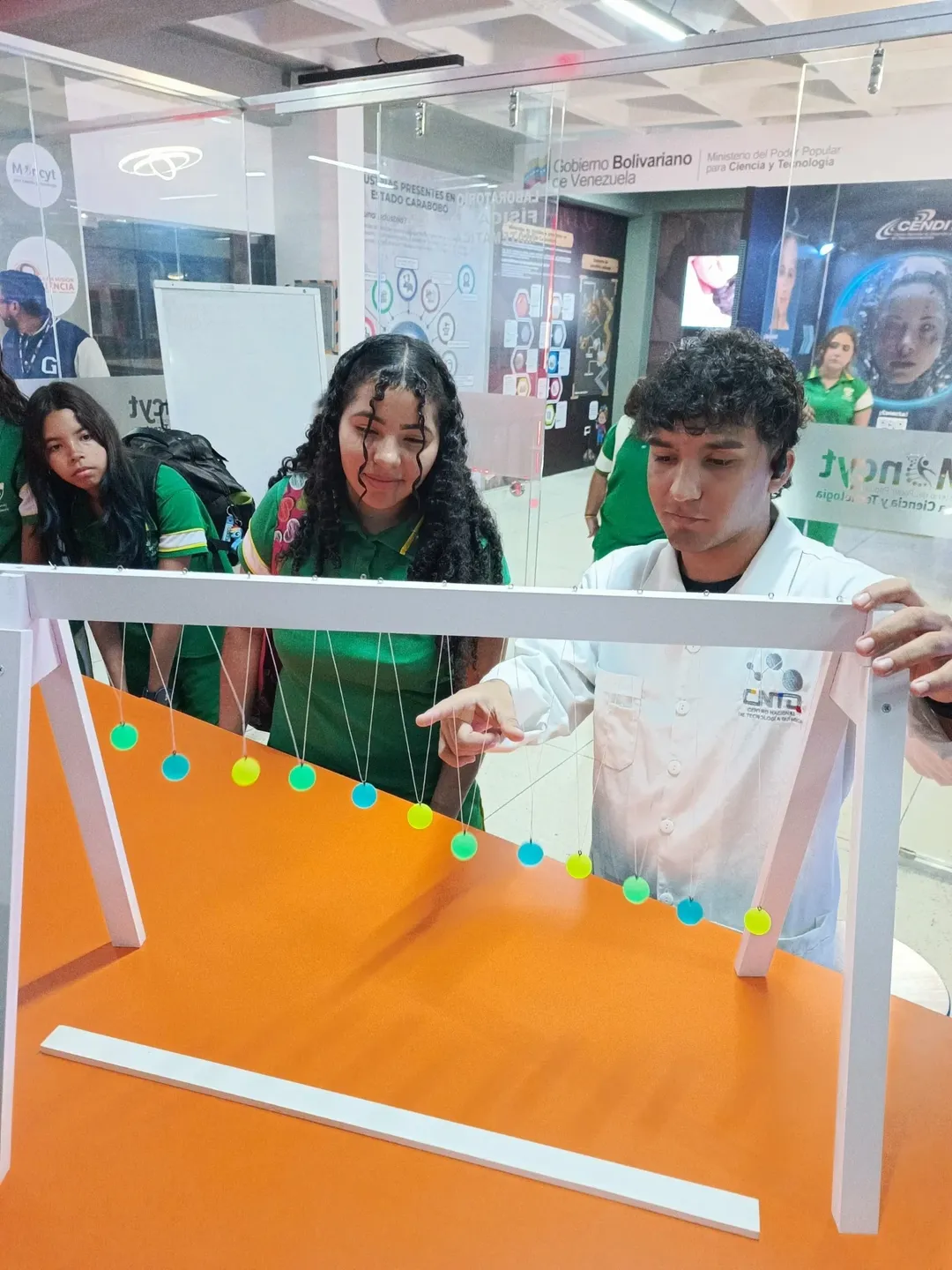 Jóvenes carabobeños exploran el Centro Didáctico de Enseñanza de las Ciencias