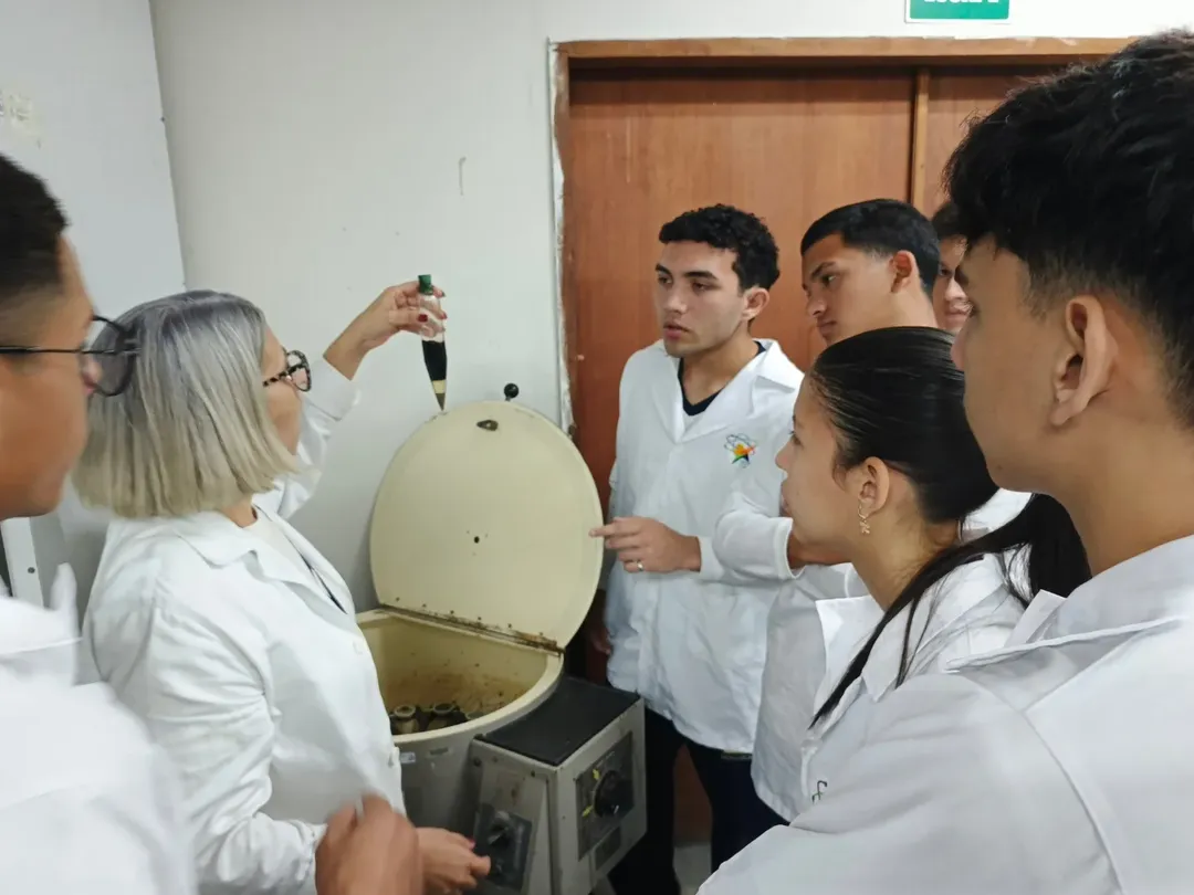 Estudiantes del Zulia conocen los laboratorios de la Fundación Inzit