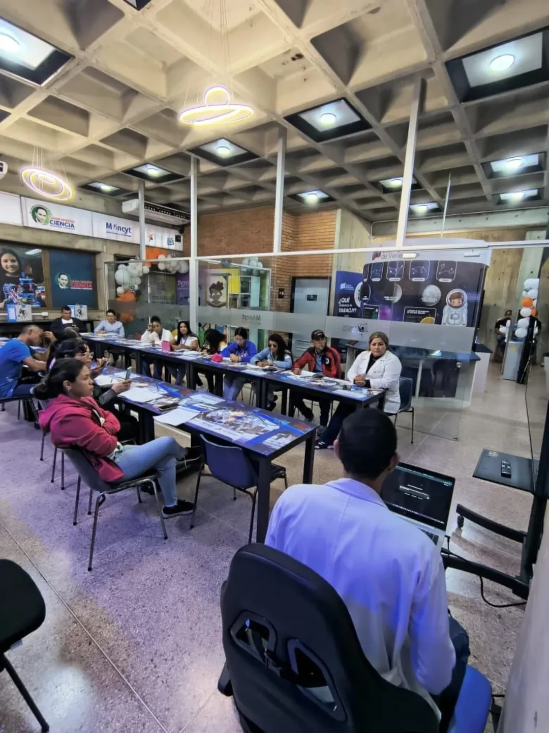 CNTQ dicta taller sobre el uso de la Inteligencia Artificial en el método científico en Yaracuy