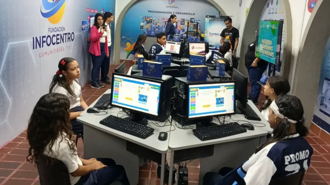 37 espacios educativos recibieron tecnología nacional para enseñar electrónica y programación desde las aulas