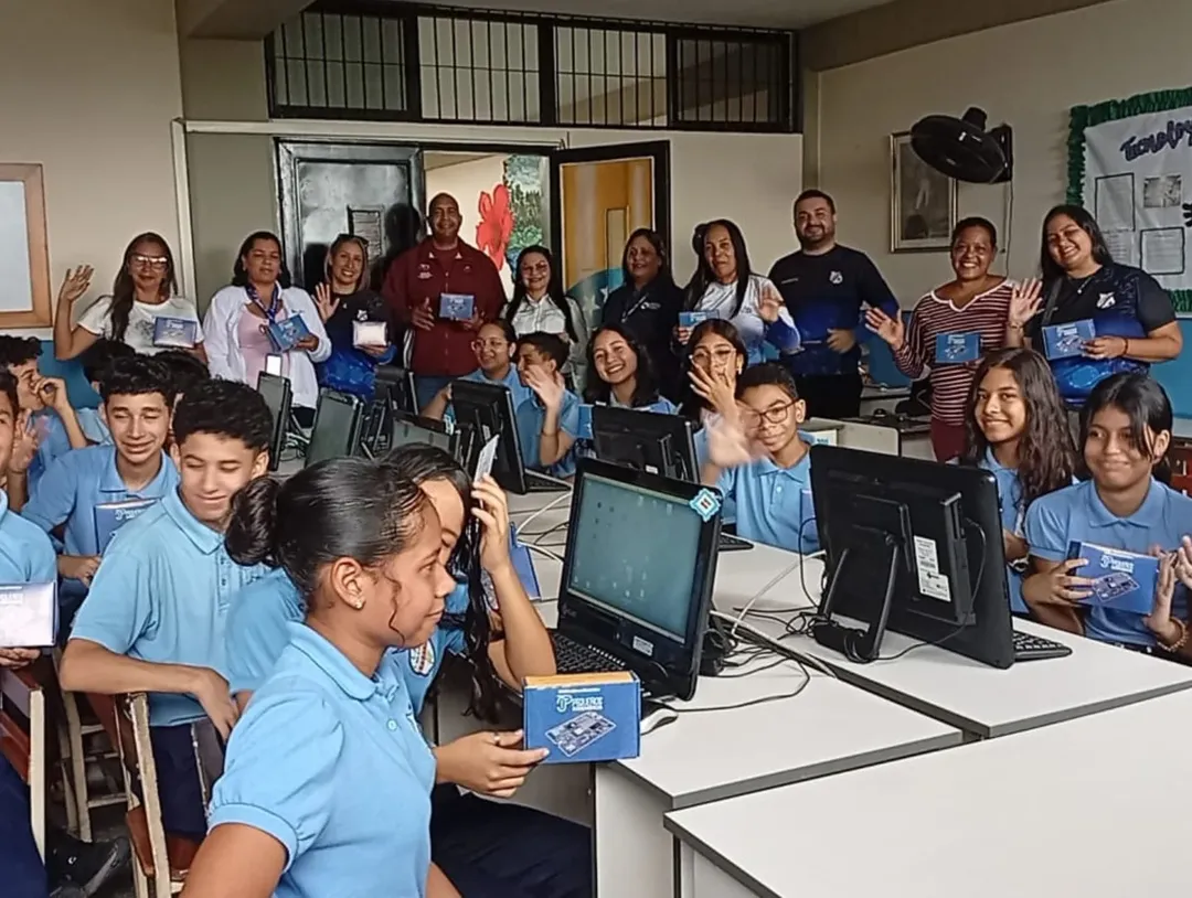 Mincyt entrega kits de electrónica Agenda Pequeños Ingenieros en 15 estados del país