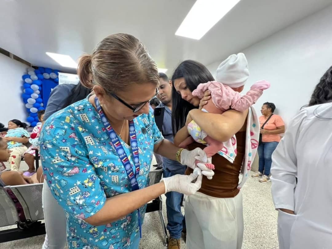 Investigadores de la Fundación IDEA capacitan al personal del Hospital de Ocumare del Tuy en pesquisa neonatal