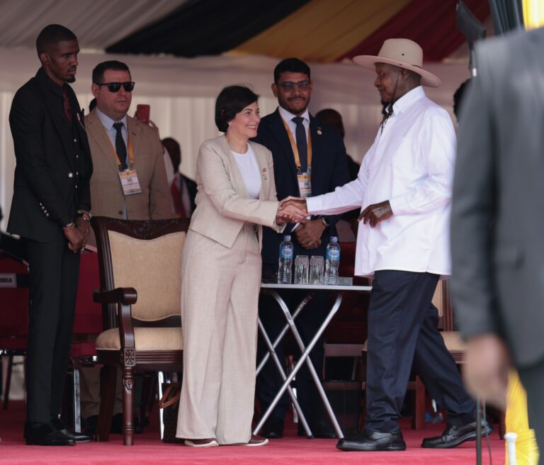 Delegación venezolana presente en juramentación del reelecto presidente de Uganda, Yoweri Kaguta Museveni