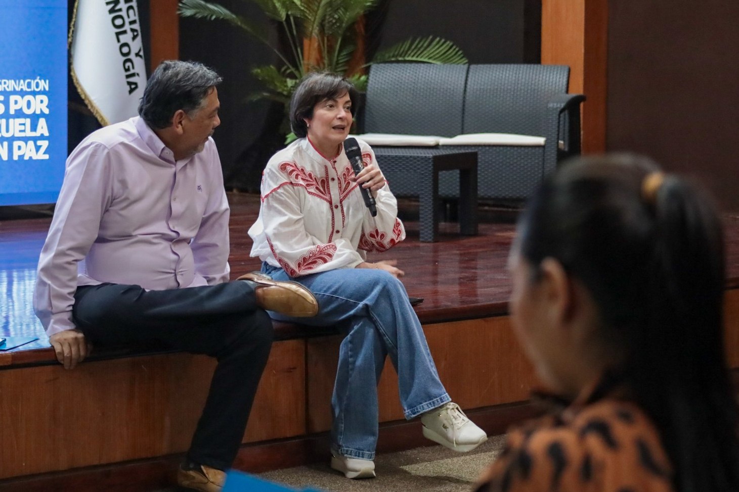 Ministra Gabriela Jiménez celebra encuentro con egresados del diplomado en Medidas Coercitivas Unilaterales