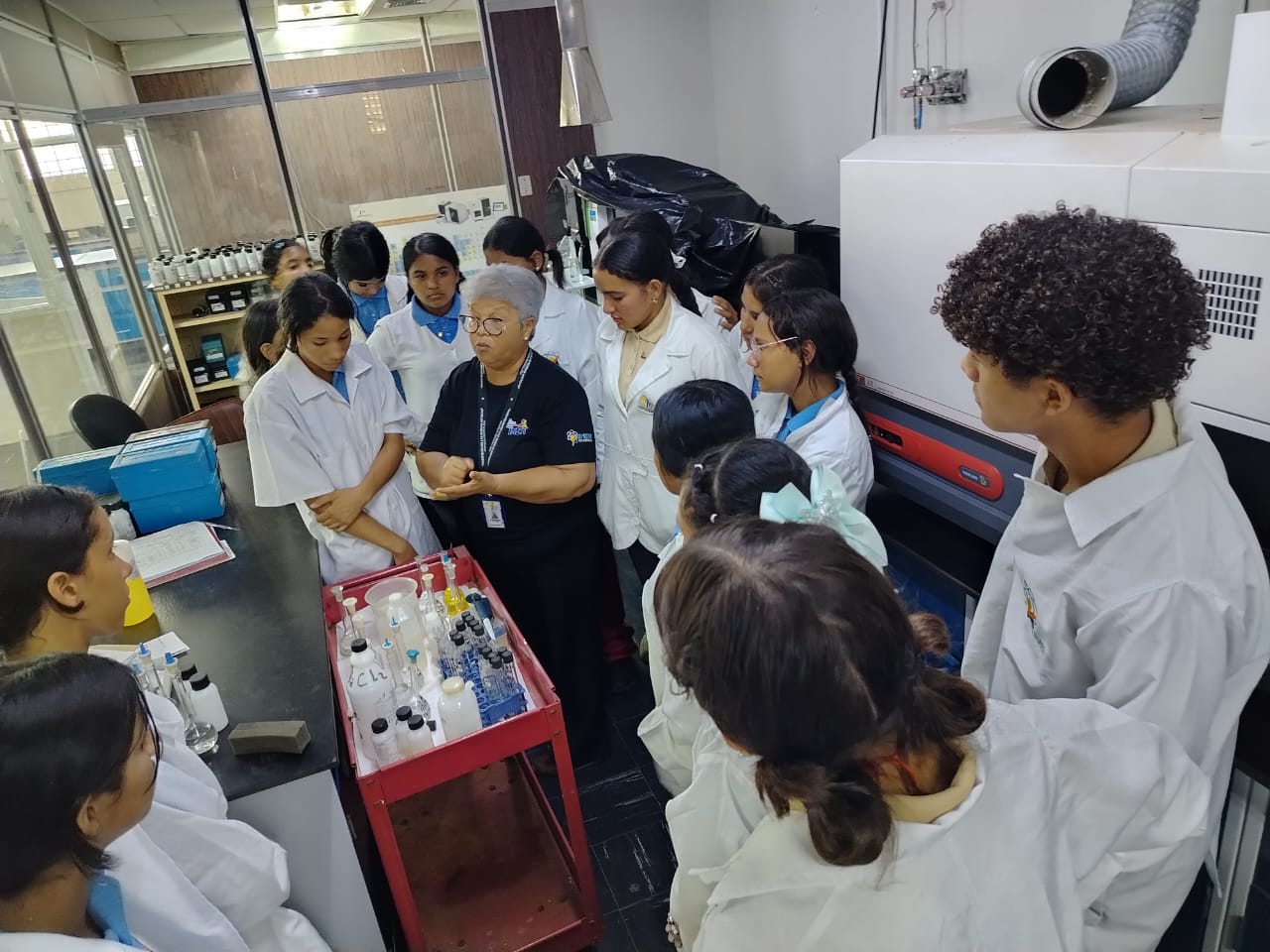 Estudiantes zulianos fortalecen su vocación científica con visitas guiadas a la Fundación Inzit