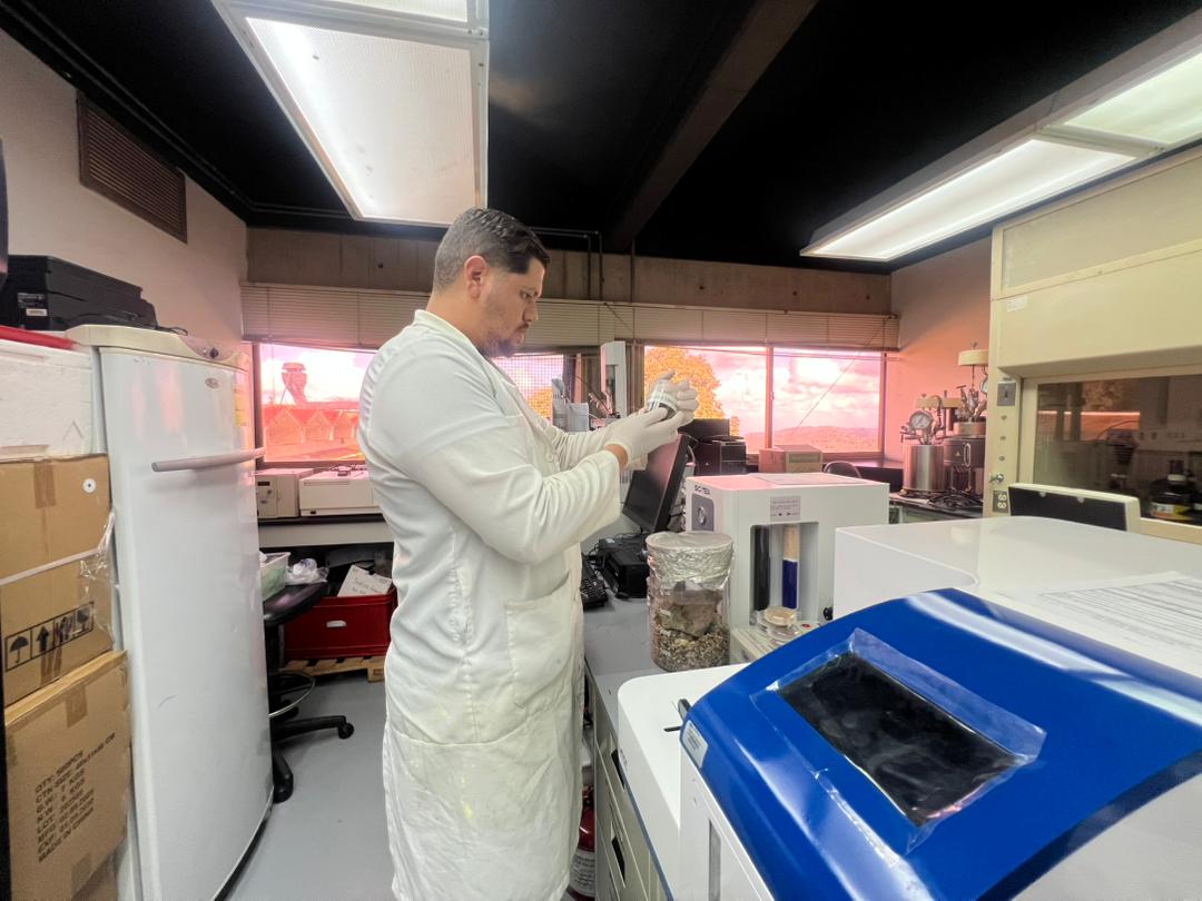 Investigadores del IDEA destacan uso de herramientas biotecnológicas y microorganismos para el cuidado ambiental