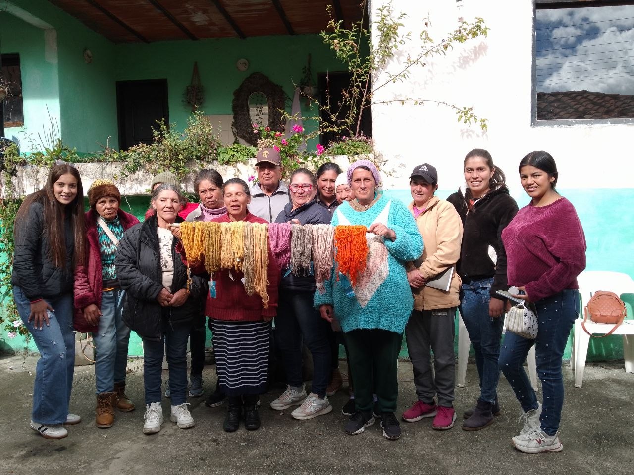 Fundacite Mérida fortalece la actividad textil con taller de tintes naturales para lana