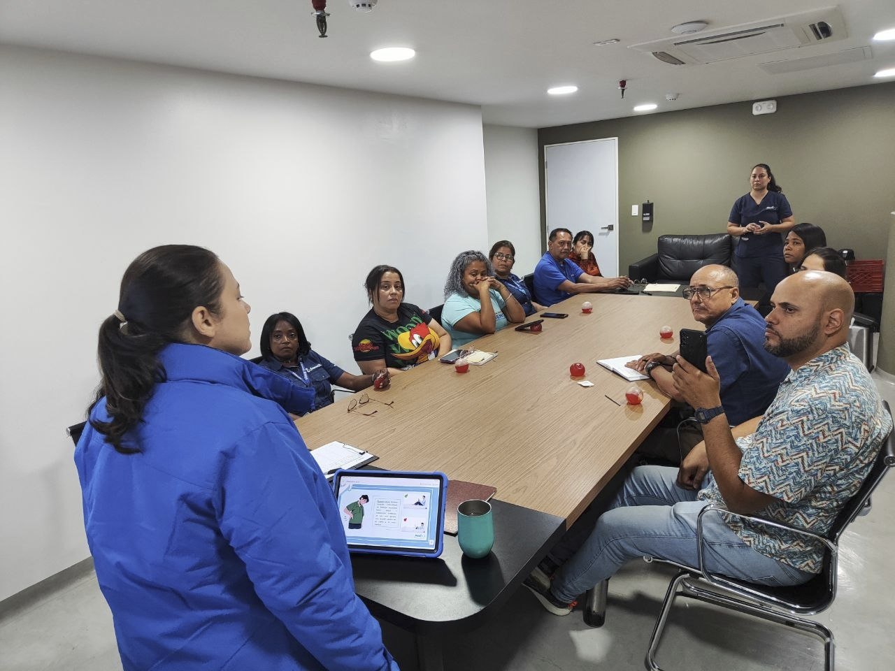 Servidores públicos del Fonacit reciben inducción de salud ocupacional e higiene postural