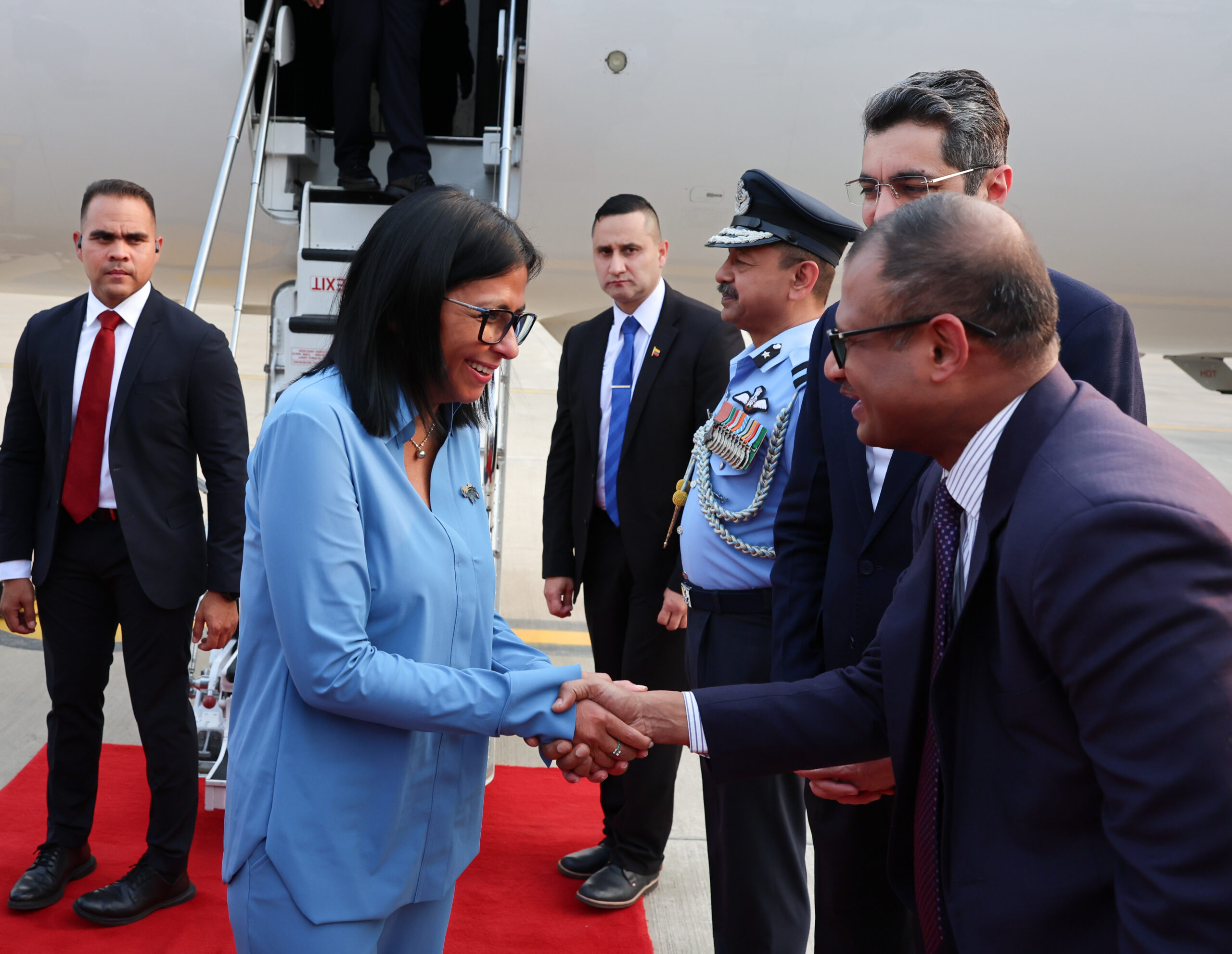 Presidenta Encargada Delcy Rodríguez arriba a La India para fortalecer cooperación bilateral