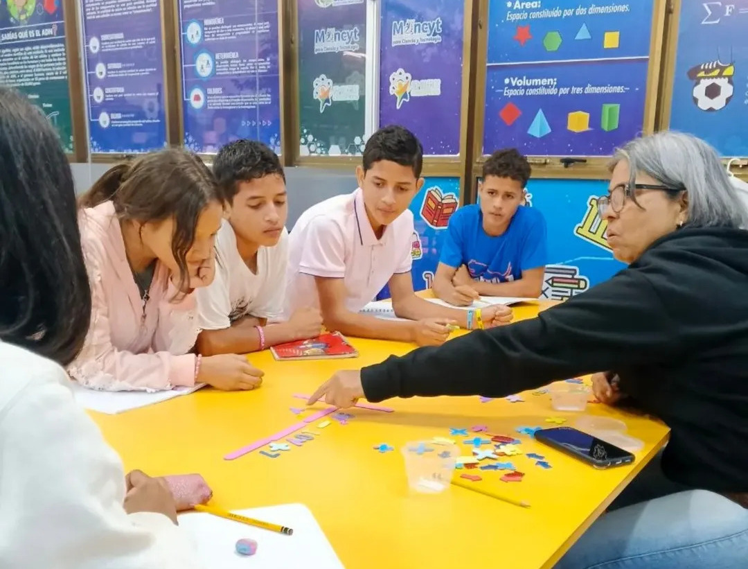 CDEC Yaracuy fortalece el razonamiento algebraico de estudiantes en talleres de matemática