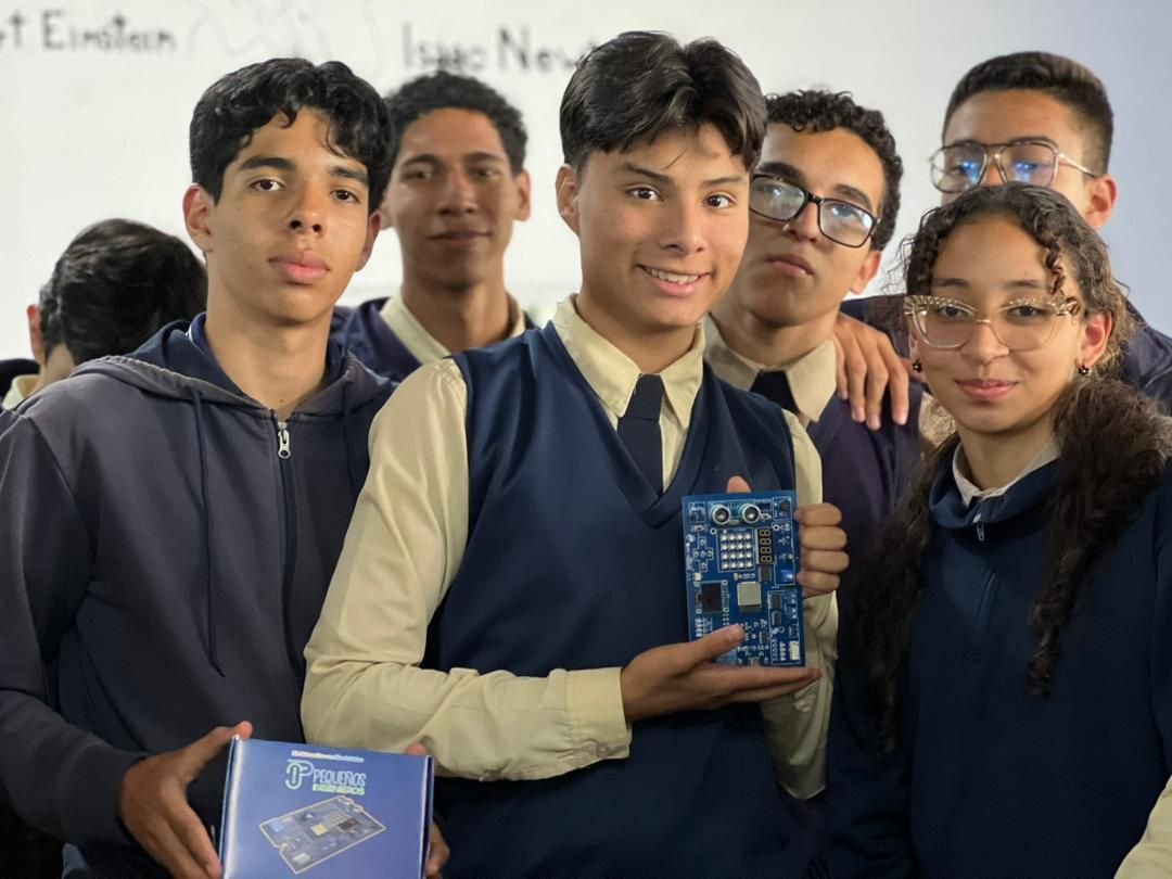 Mincyt entrega 120 kits didácticos de electrónica a estudiantes de bachillerato en Mérida