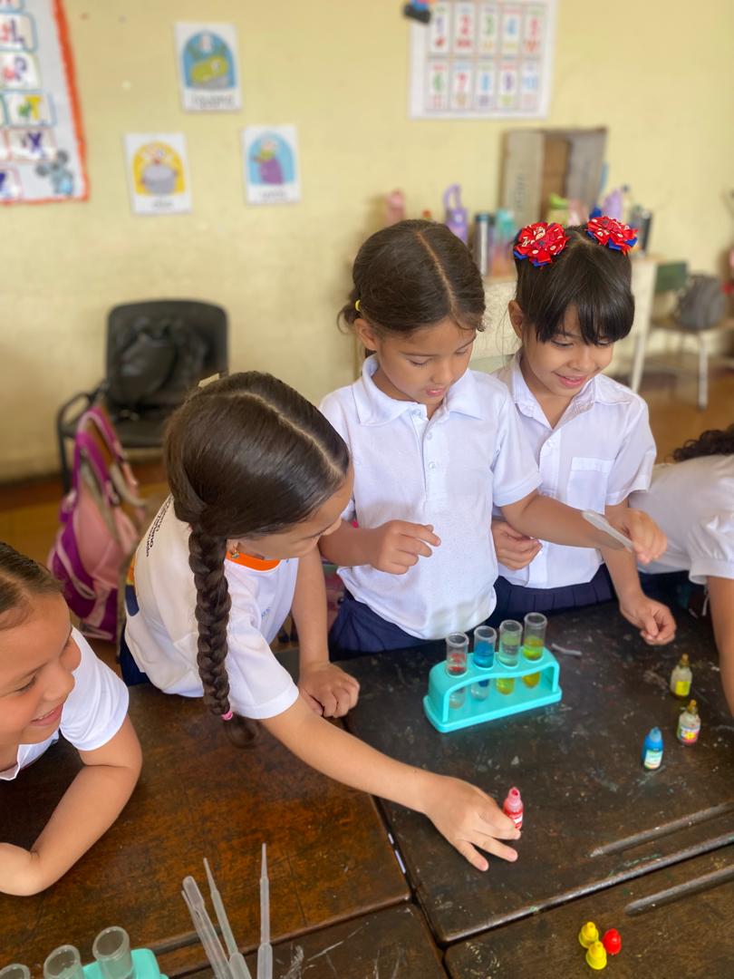 Fundacite Cojedes promueve el pensamiento lógico y la química en la escuela Eloy Guillermo González