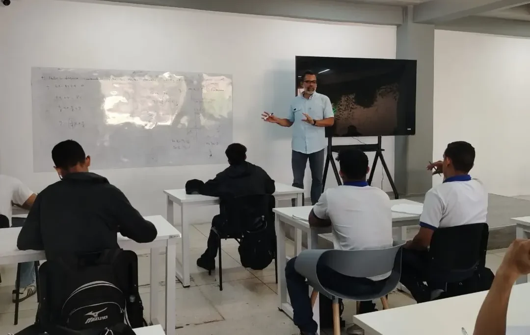CDEC Carabobo dicta curso de Geometría Analítica Fundamental a estudiantes de la Unefa