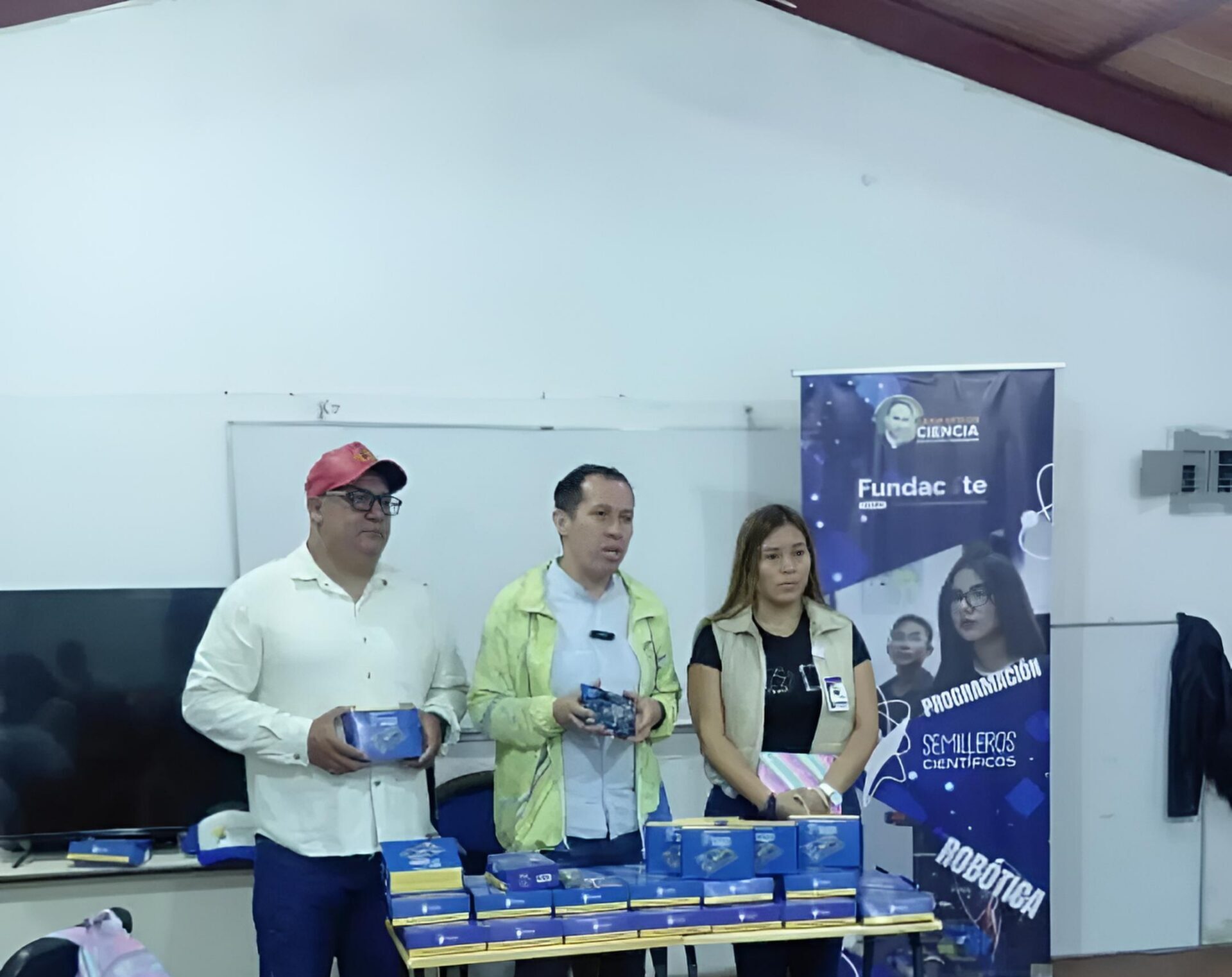 Entregan 90 kits de la Agenda Pequeños Ingenieros en el estado Táchira