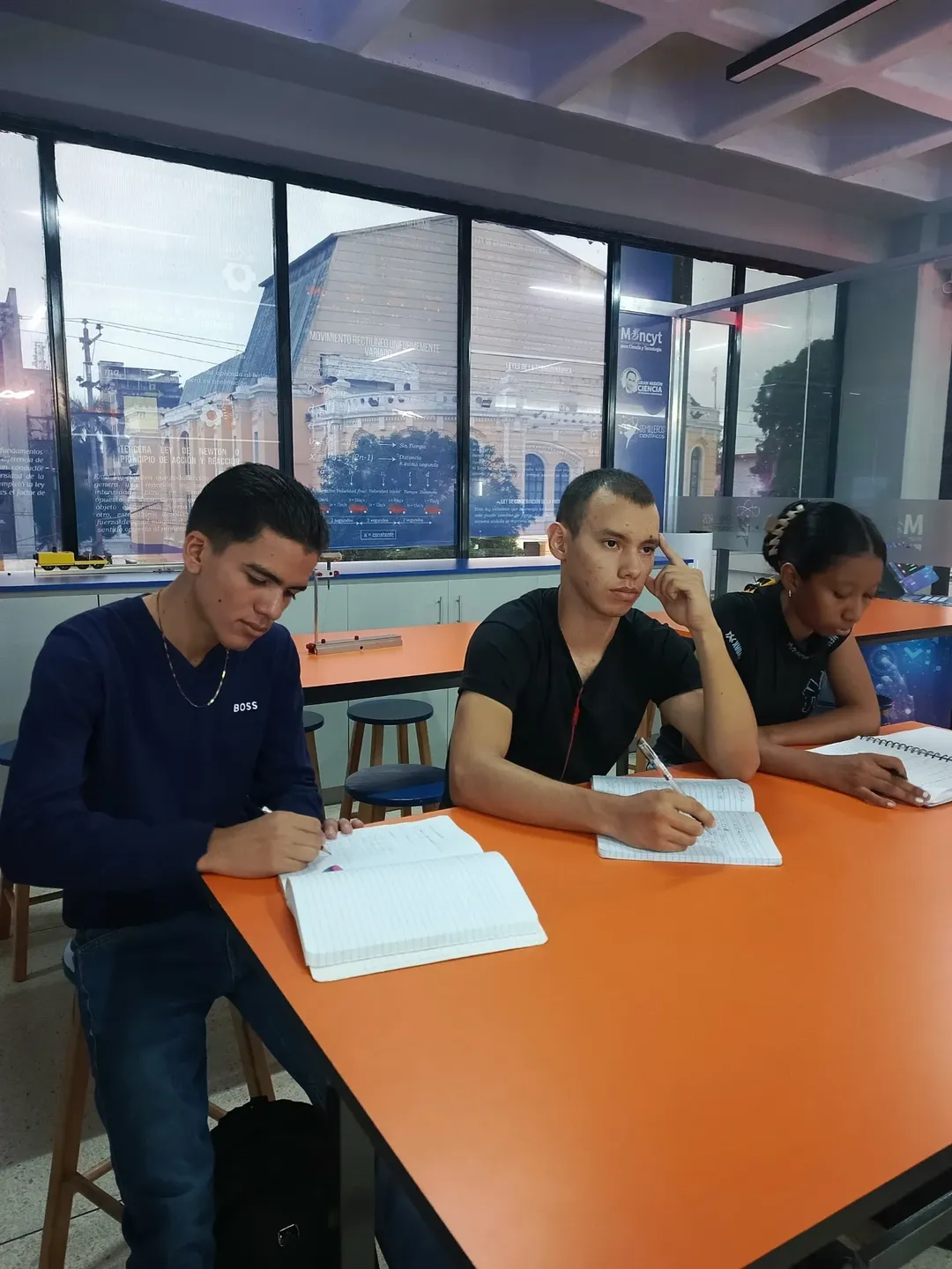 Centro Didáctico de Carabobo dictó taller de geometría computacional a universitarios