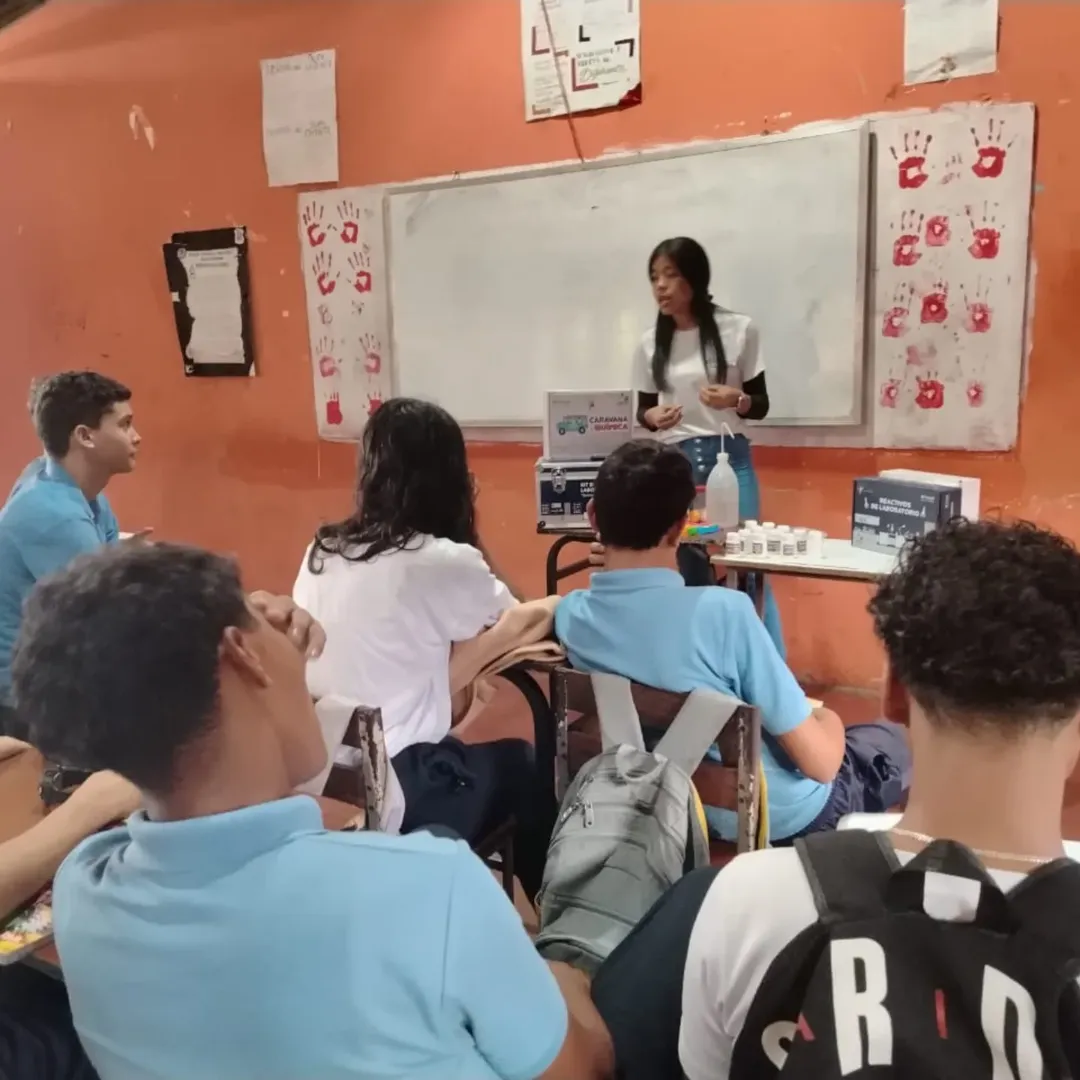 Ruta Científica Juvenil promueve la Química Divertida en escuelas de Delta Amacuro