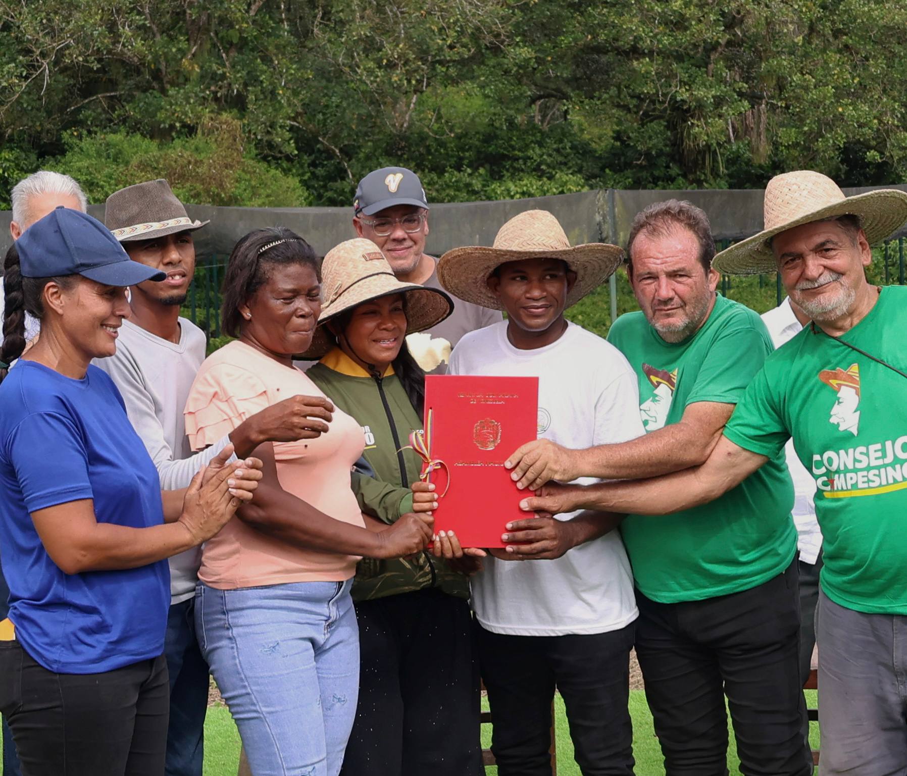 Poder Legislativo entrega Ley para el Fomento y Promoción del Cacao Venezolano a productores de Barlovento
