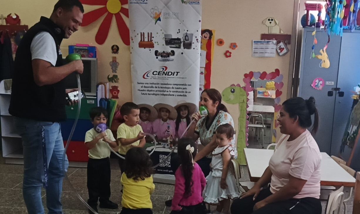 Niños y niñas de maternal y preescolar descubren las telecomunicaciones con la Fundación Cendit