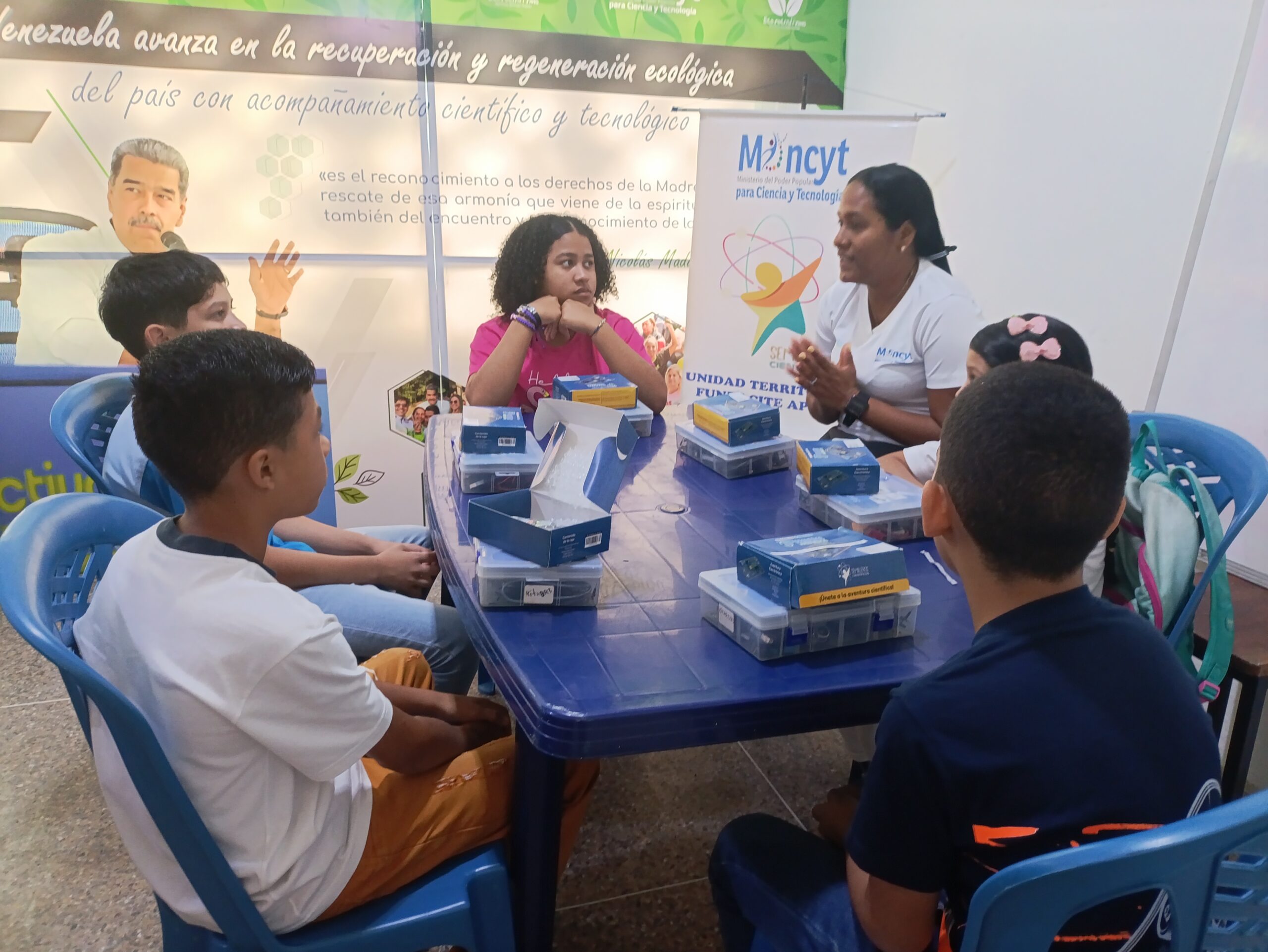 Niños y niñas de Apure se forman en robótica con el kit Pequeños Ingenieros