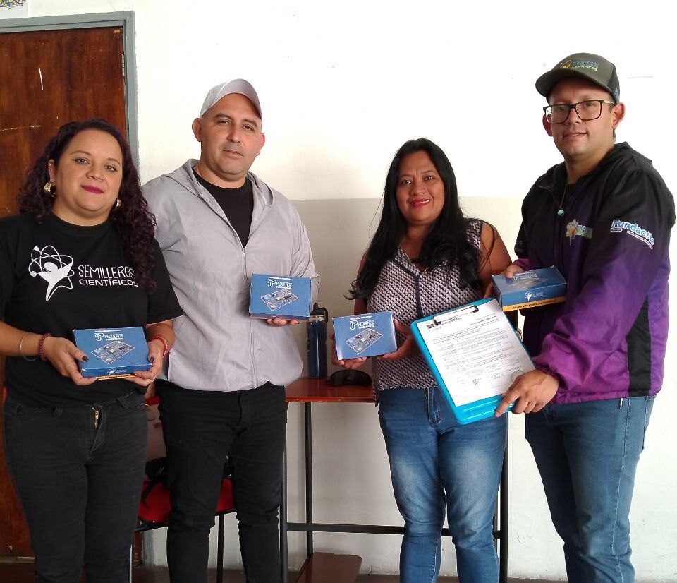 Mincyt entrega 90 kits de la Agenda Pequeños Ingenieros para el desarrollo de la robótica en Mérida