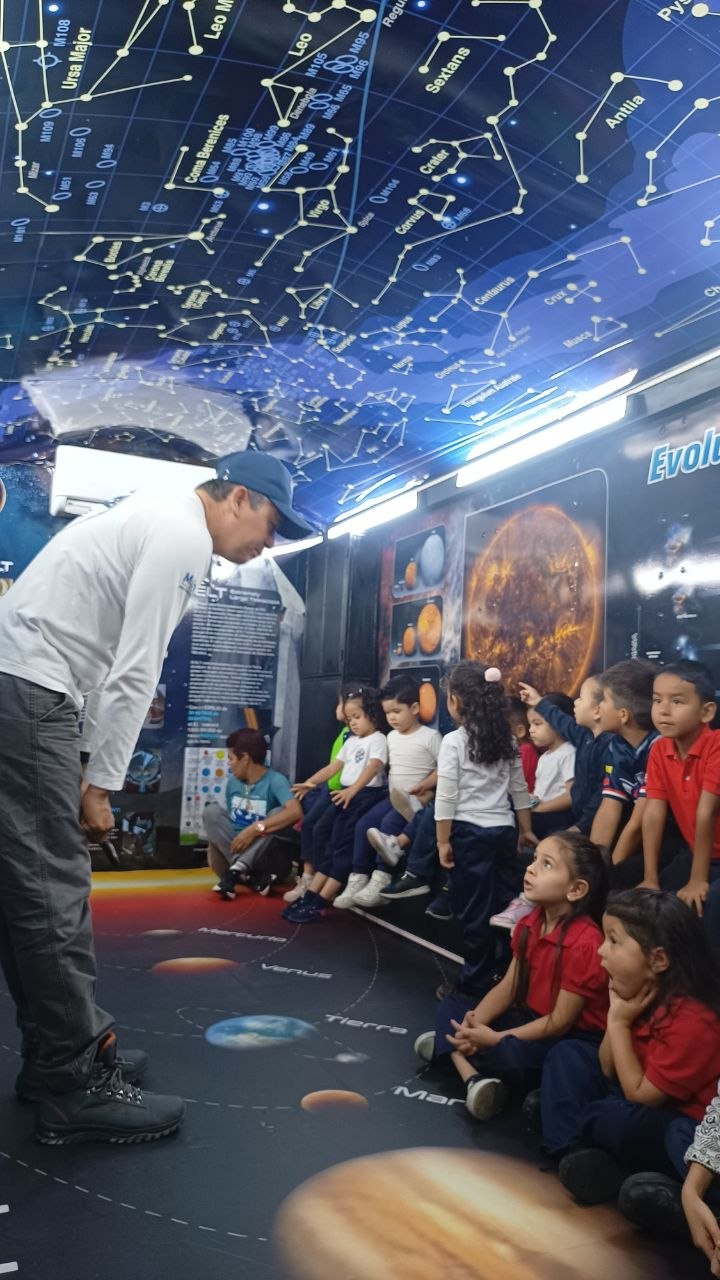 Más de 90 escolares y docentes exploran la astronomía y la robótica junto al CIDATA en Mérida