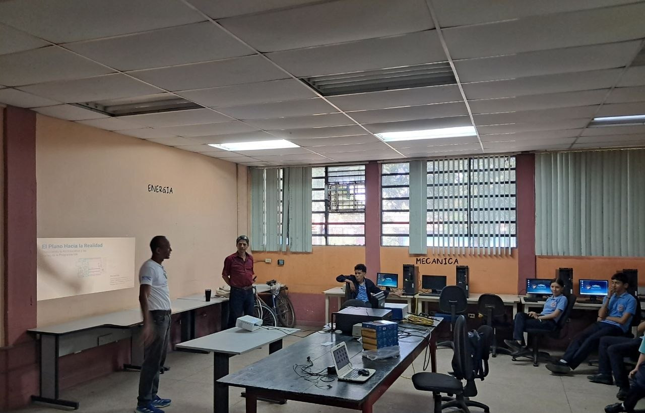 Inicia agenda Pequeños Ingenieros en la Escuela Técnica Industrial Ezequiel Zamora de Barinas