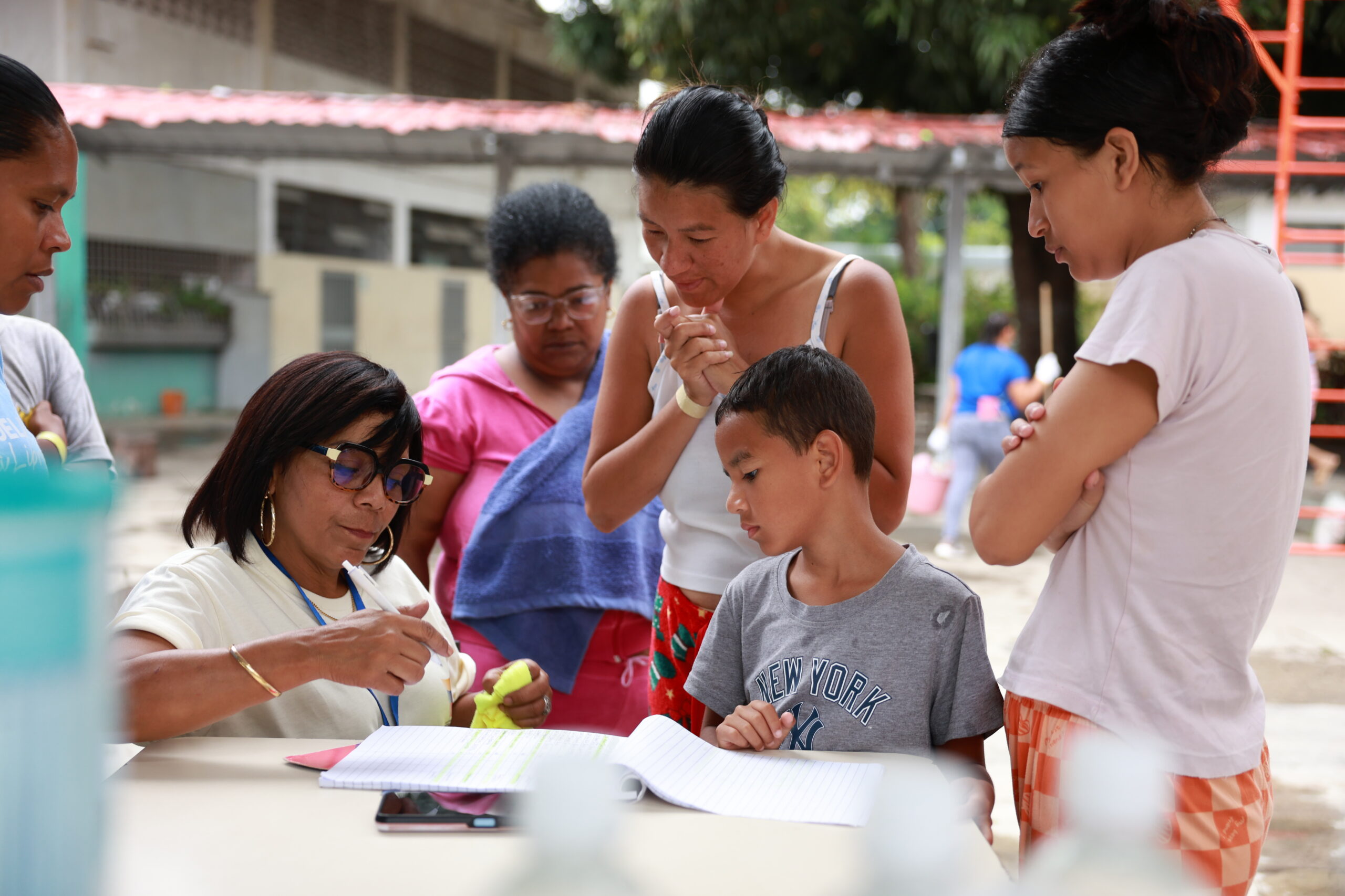 Mincyt coordina atención integral a familias en el Campamento Transitorio de la U.E.N. Edoardo Crema