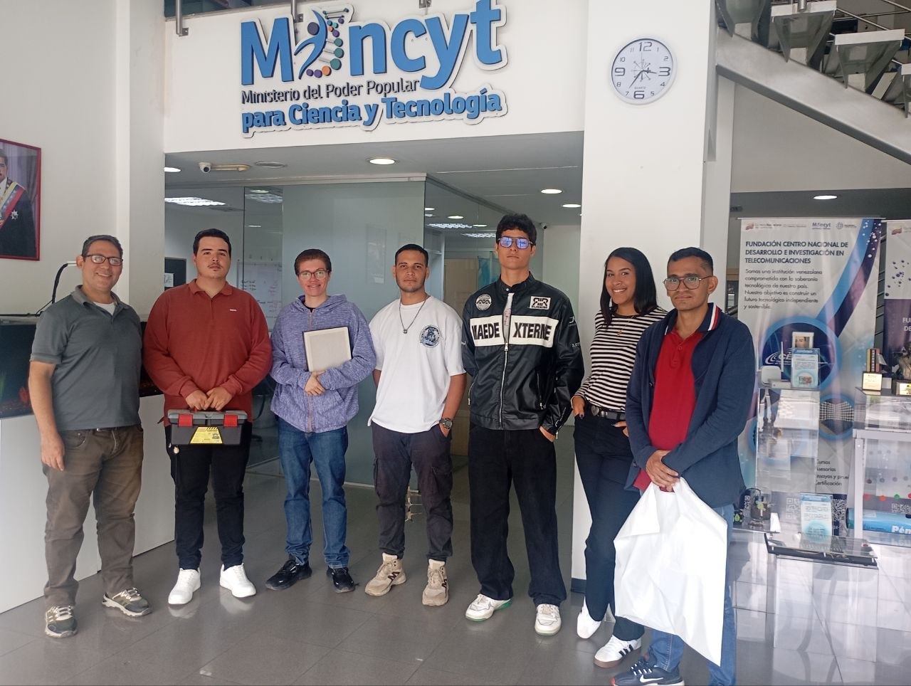 Estudiantes de la Unefa certificaron prototipos de antenas en la Cámara Semianecoica del Cendit