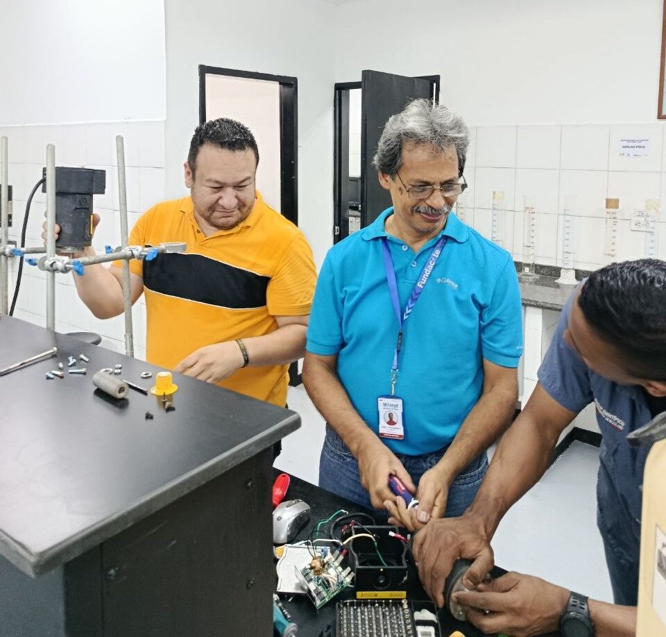 Cayapa Heroica recupera operatividad de equipos en laboratorios Lansar del INTI