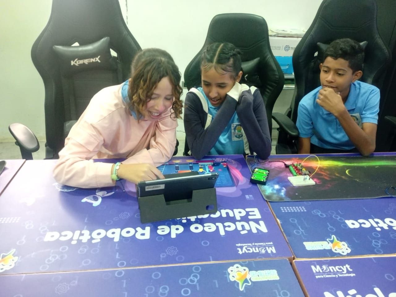 Estudiantes de Falcón se forman en programación de microcontroladores y robótica
