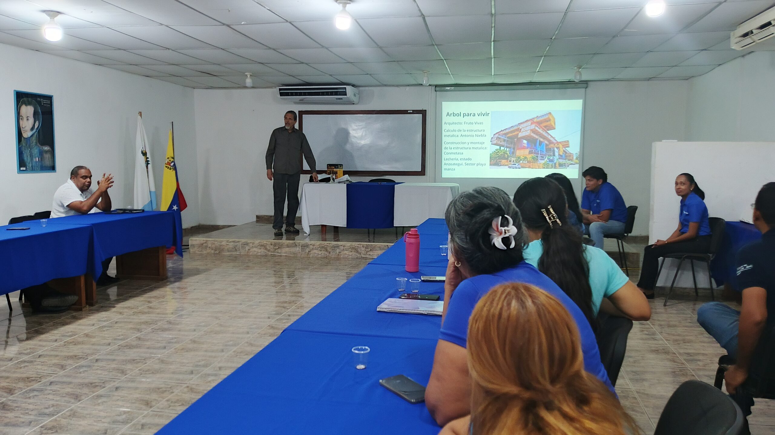 Movimiento Mujeres en las Ciencias y las Tecnologías realiza conversatorio Vivir desafiando la gravedad