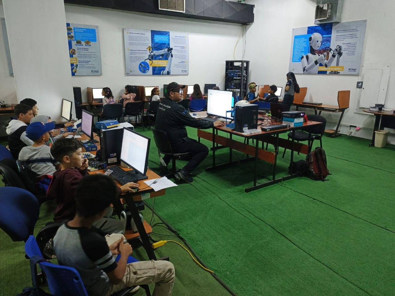 Mincyt capacita a estudiantes zulianos en robótica con la Agenda Pequeños Ingenieros