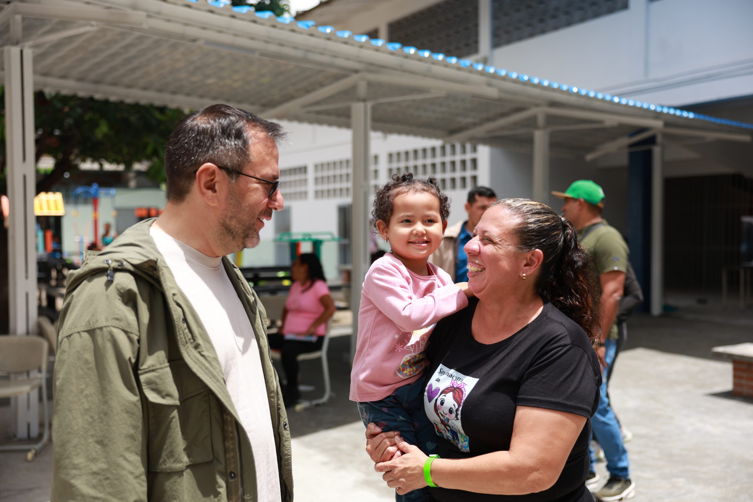 Ministro de Ciencia y Tecnología inspeccionó atención integral en Campamento Transitorio Edoardo Crema