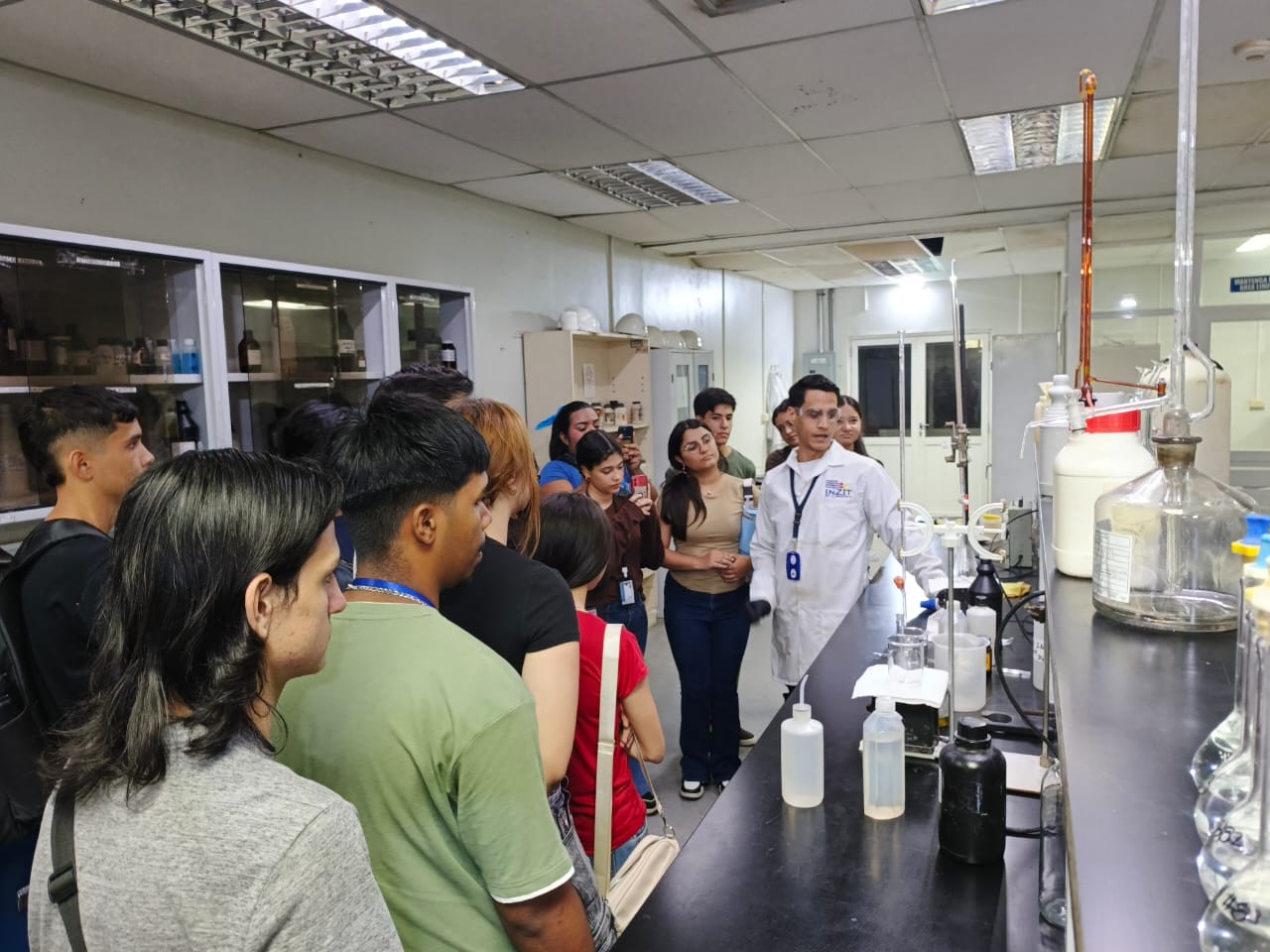 Estudiantes de LUZ conocen laboratorios y proyectos de la Fundación Inzit
