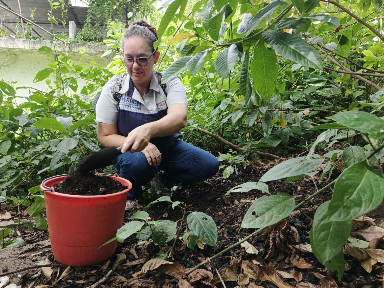 Fundacite Aragua se capacita en elaboración de microorganismos eficientes