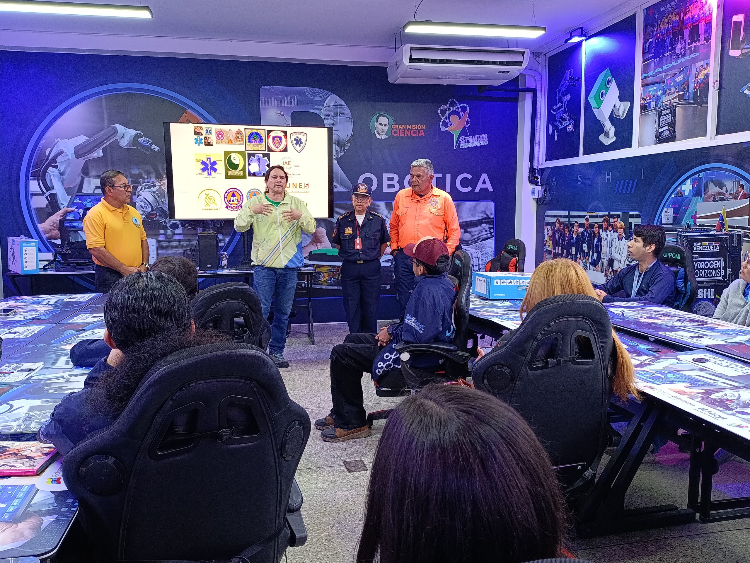 Dictan taller de prevención sísmica a personal de Infocentro