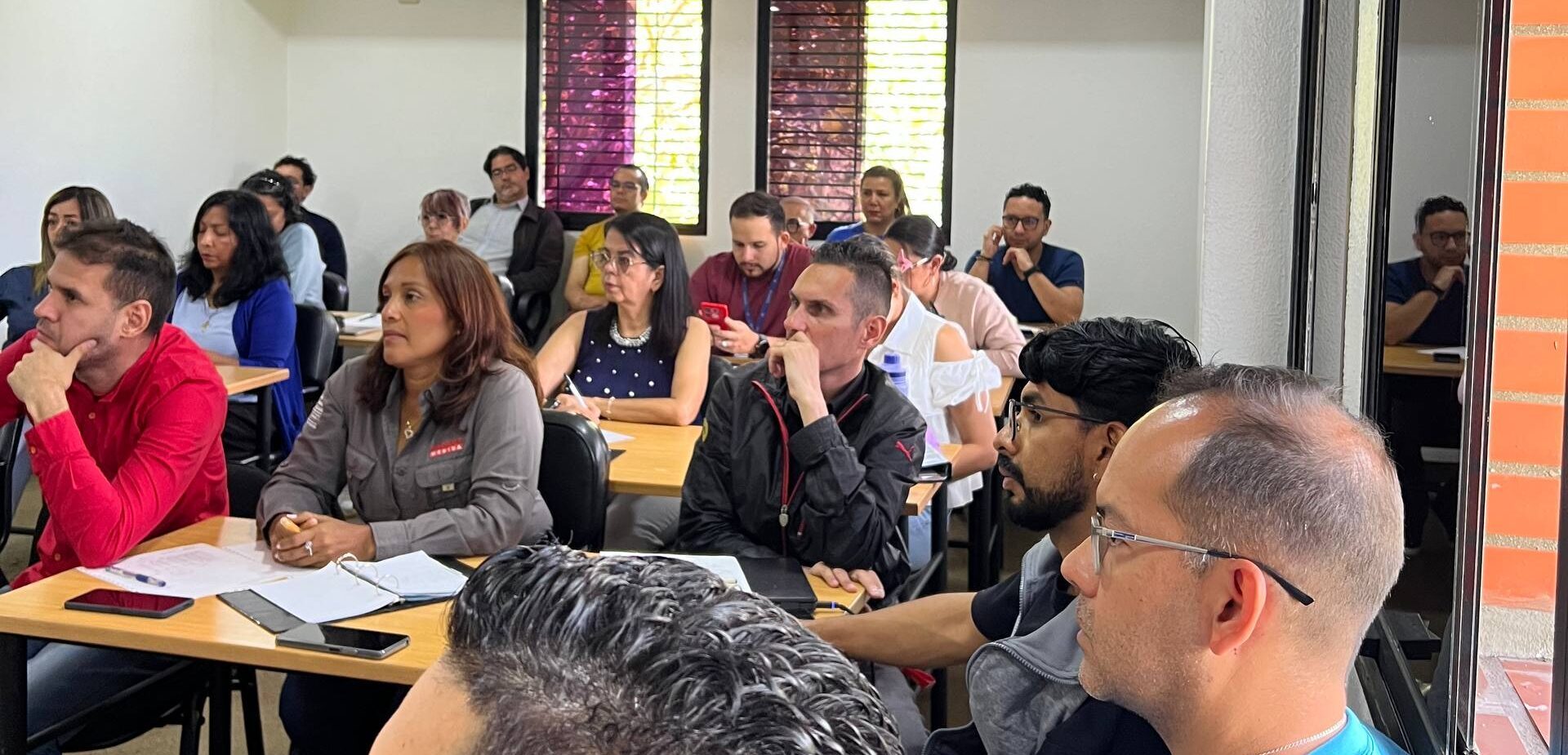 Divulgadores científicos de Mérida fortalecen conocimientos con talleres pedagógicos