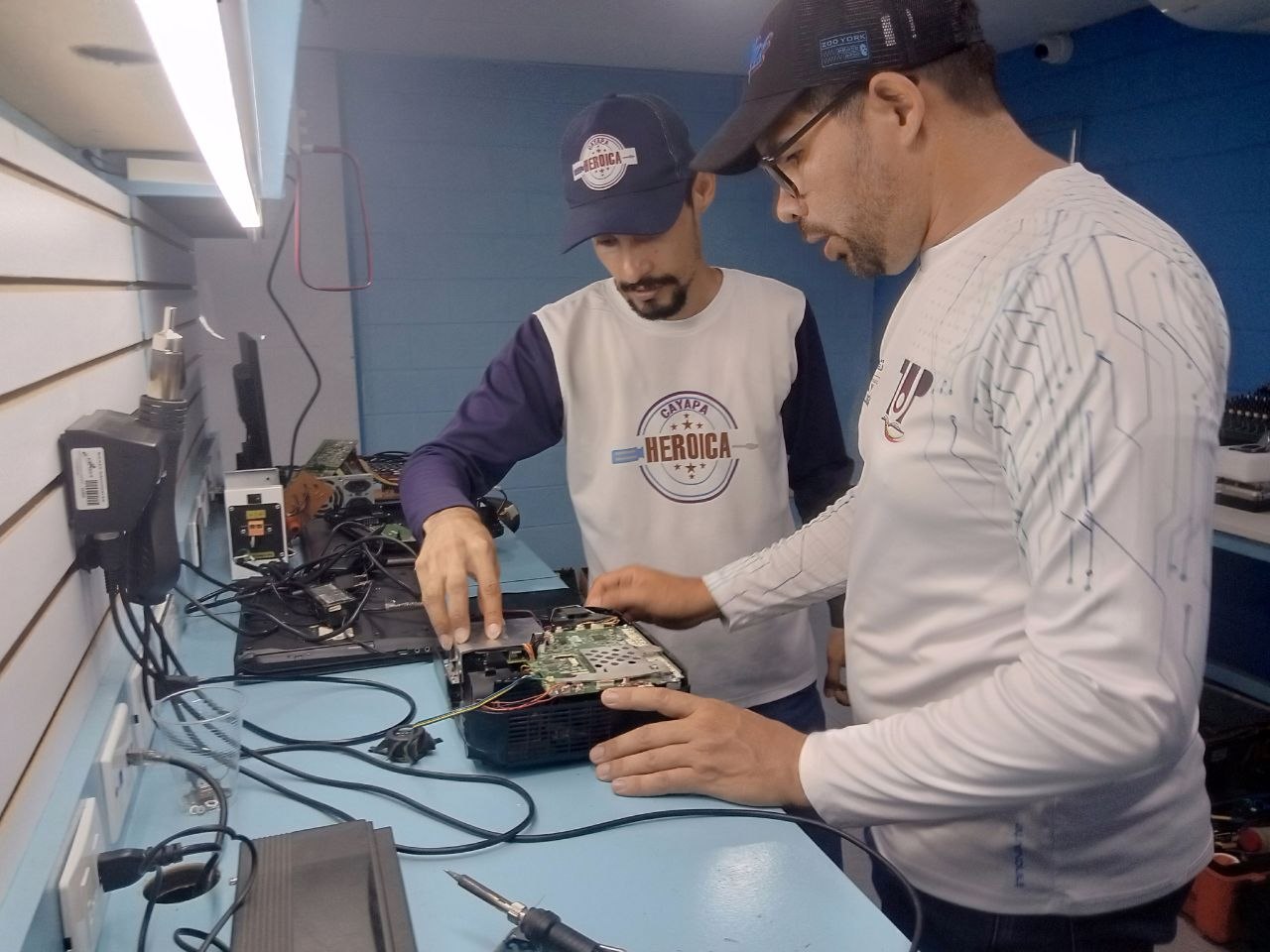 Cayapa Heroica recupera equipos tecnológicos en tres instituciones del estado Sucre