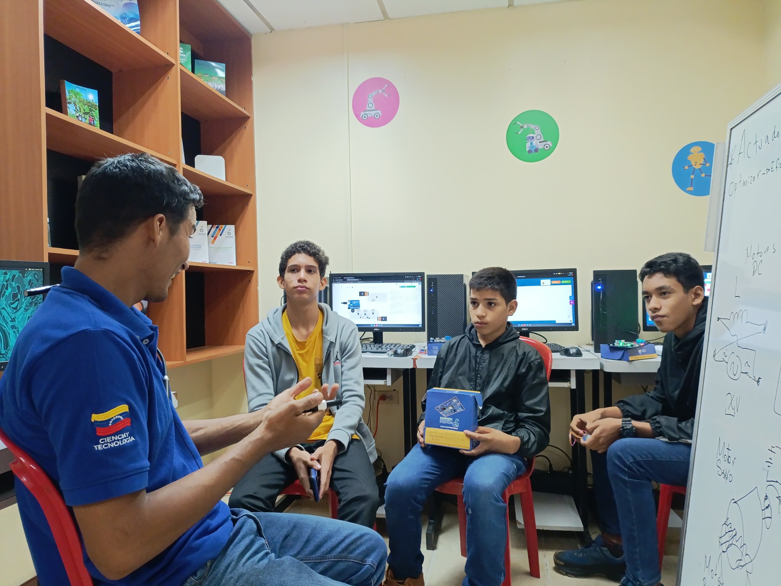 Fundacite Lara dicta taller de robótica creativa dirigido a estudiantes con software libre Autana