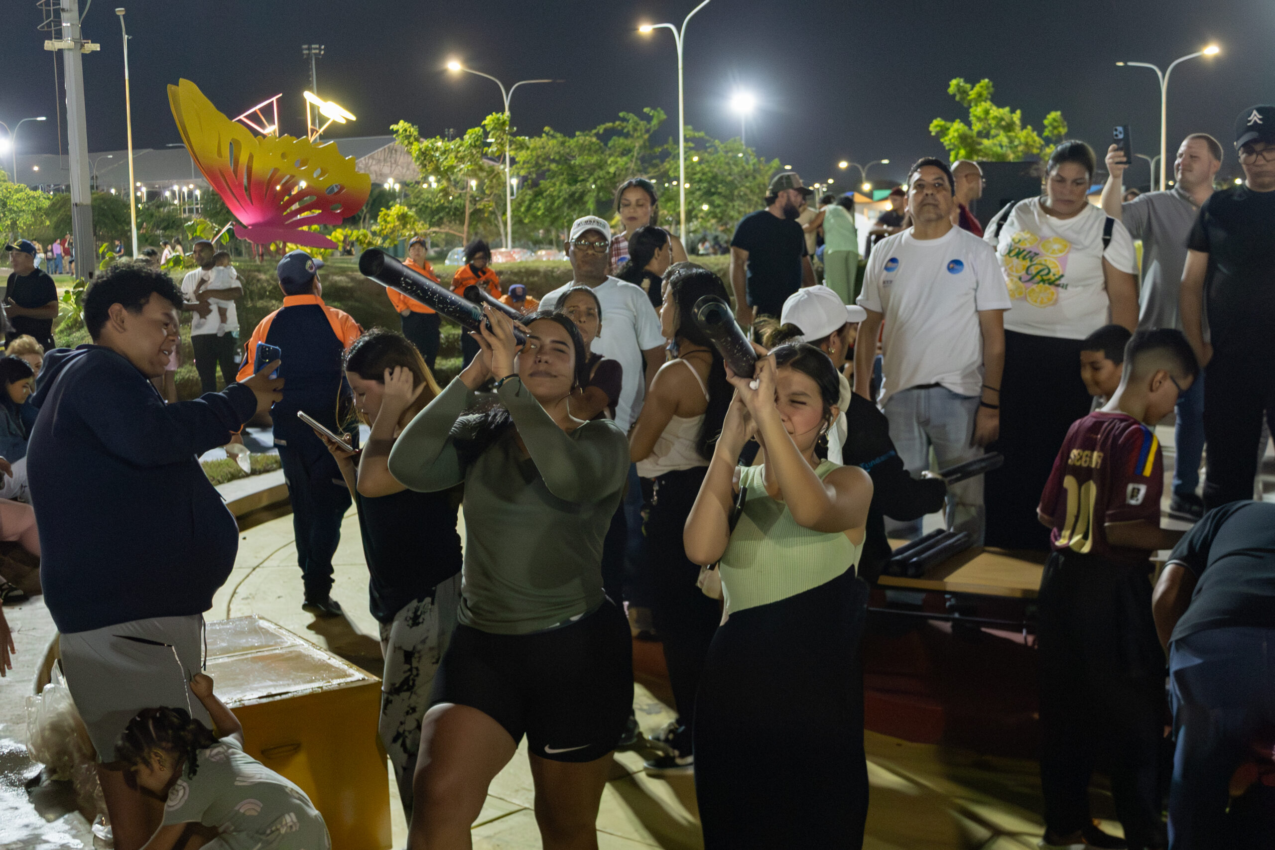 Familias de Zulia y Sucre disfrutaron de la observación del eclipse parcial de Luna