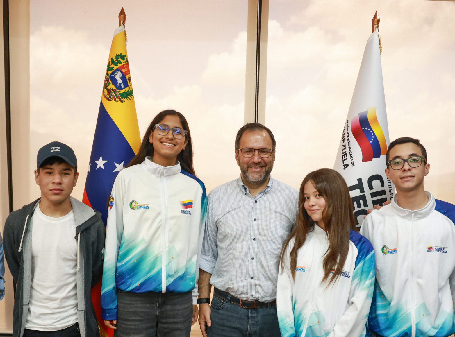 Jóvenes Semilleros Científicos representarán a Venezuela en Uzbekistán en la IOI 2026