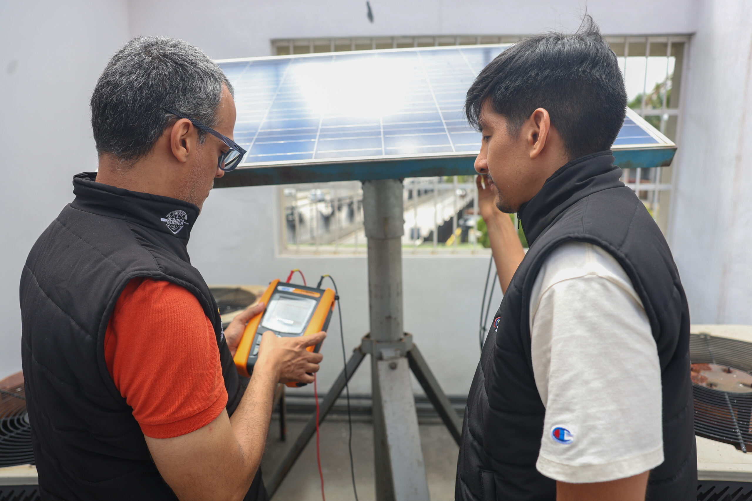Cendit fortalece la soberanía energética con proyecto de caracterización de paneles fotovoltaicos