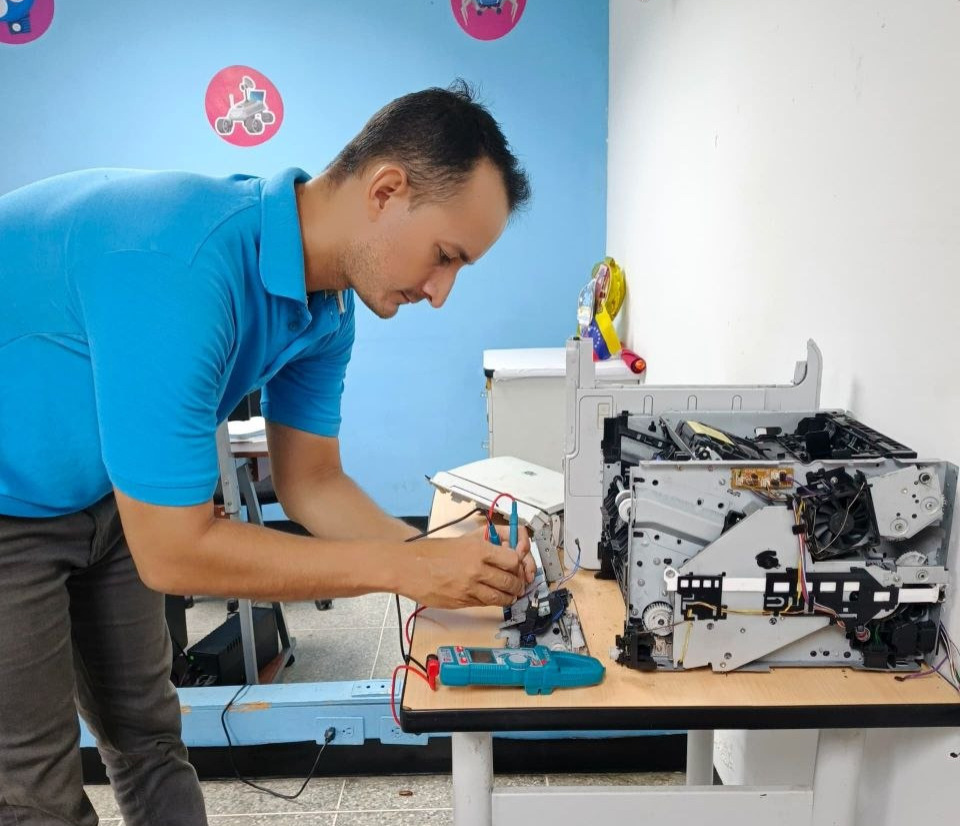 Plan Nacional Cayapa Heroica ejecutó diagnóstico de equipos tecnológicos en el Mega Infocentro de San Fernando