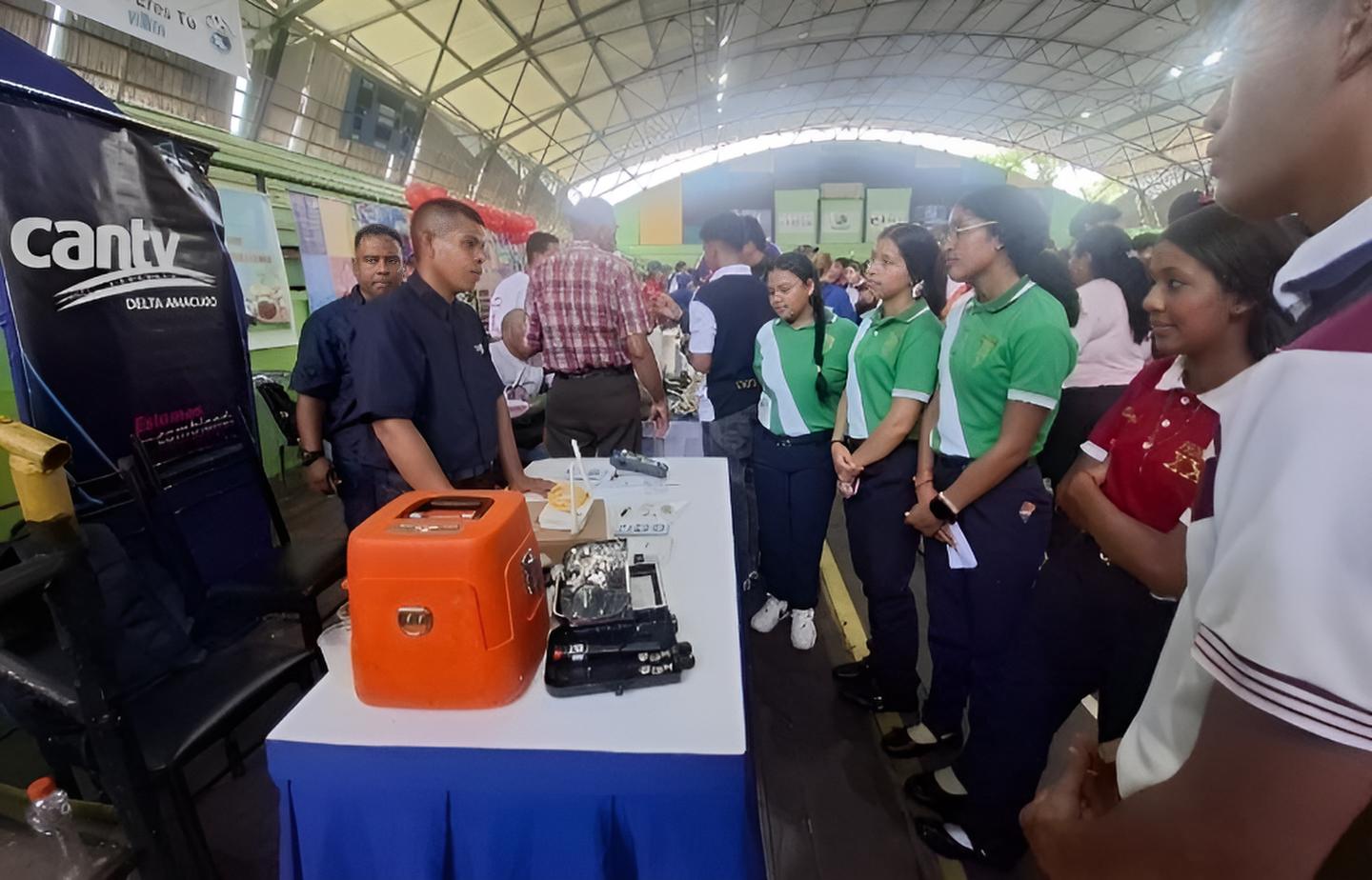 Cantv promovió la formación en telecomunicaciones durante feria de estudio en Delta Amacuro