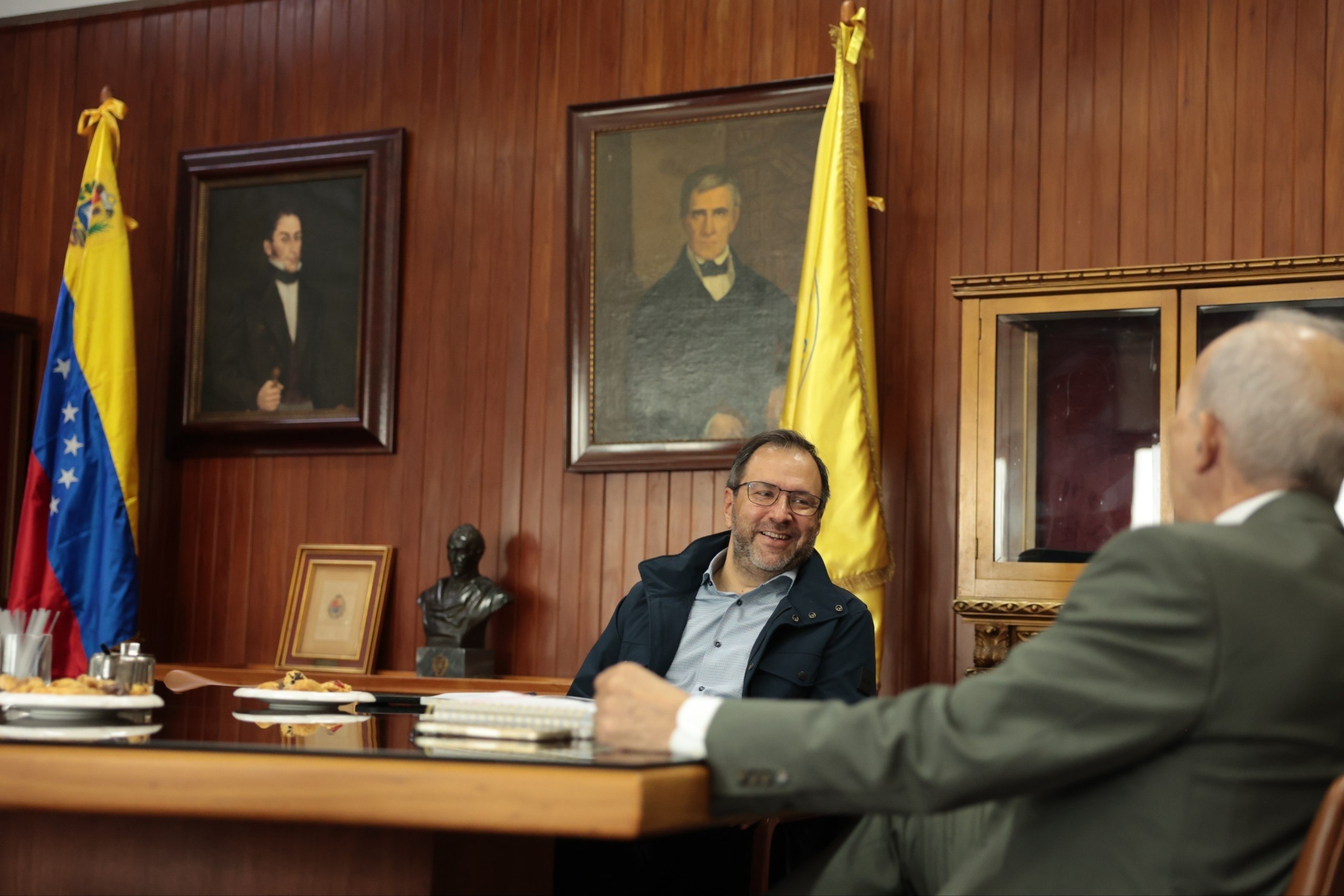 Gobierno Bolivariano y la UCV avanzan en agenda conjunta para fortalecer la investigación científica