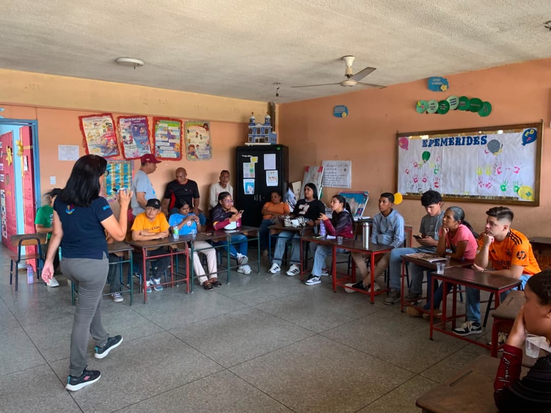 Avanzan en la comunalización del conocimiento científico con más de 70 voceros comunales en Sucre