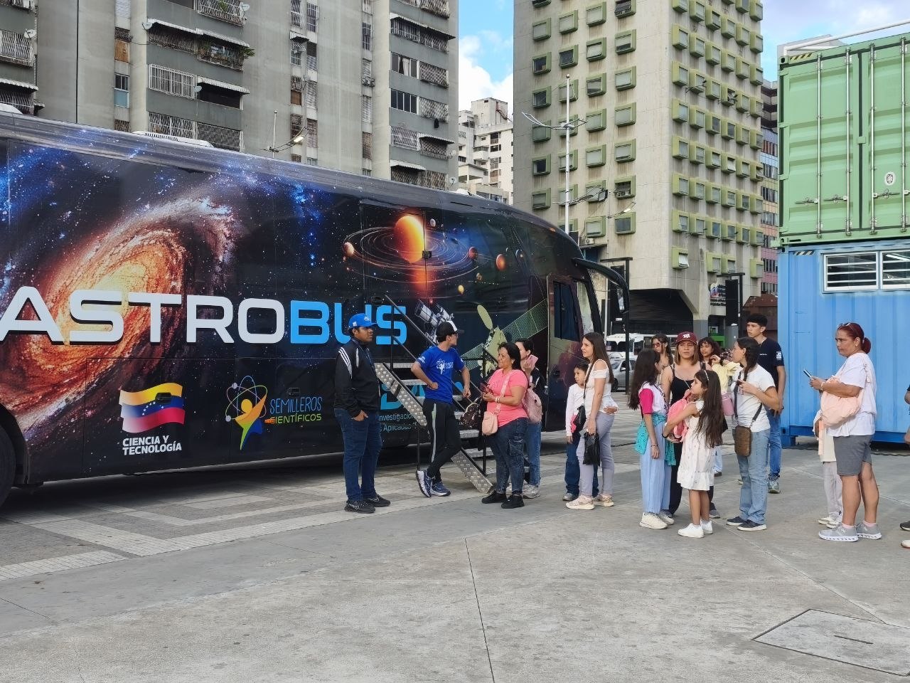Niños y jóvenes exploraron el cosmos en la Plaza La Juventud de Caracas