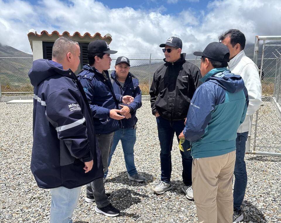 Especialistas inspeccionan espacios del OAN para la instalación del detector Cherenkov de agua
