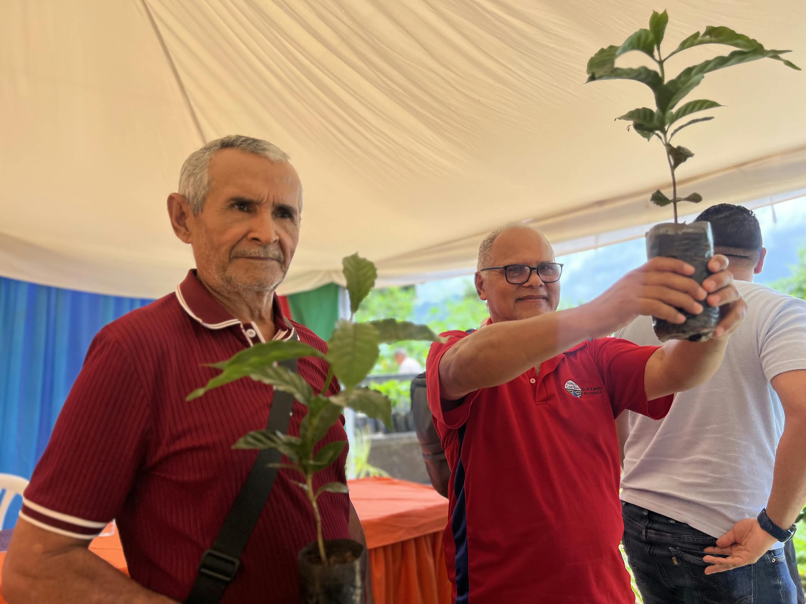 Fundacite Anzoátegui y la CVC entregaron 50 mil plantas de café a productores de Guanta