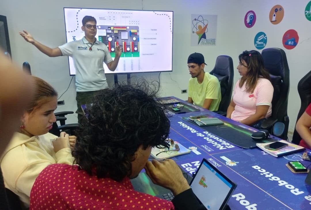 Fundacite Falcón capacitó a estudiantes y docentes en programación de microcontroladores